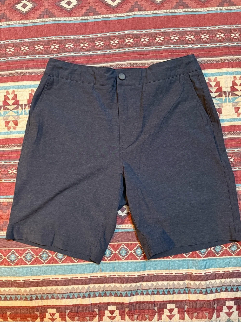 Faherty Men's gray Flat-Front Performance Shorts size 33